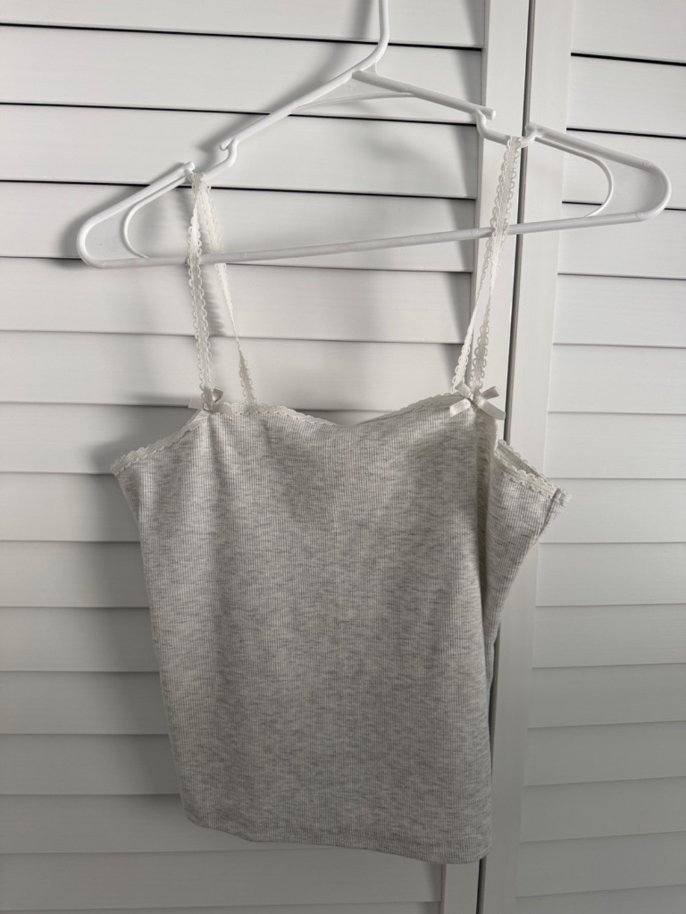 American Eagle Outfitters Light Gray Lace-Trim Ribbed Cami